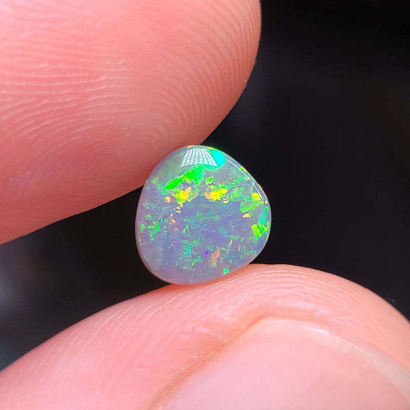 Colorful Dark Opal, 0.56ct from Lighting Ridge, AUS