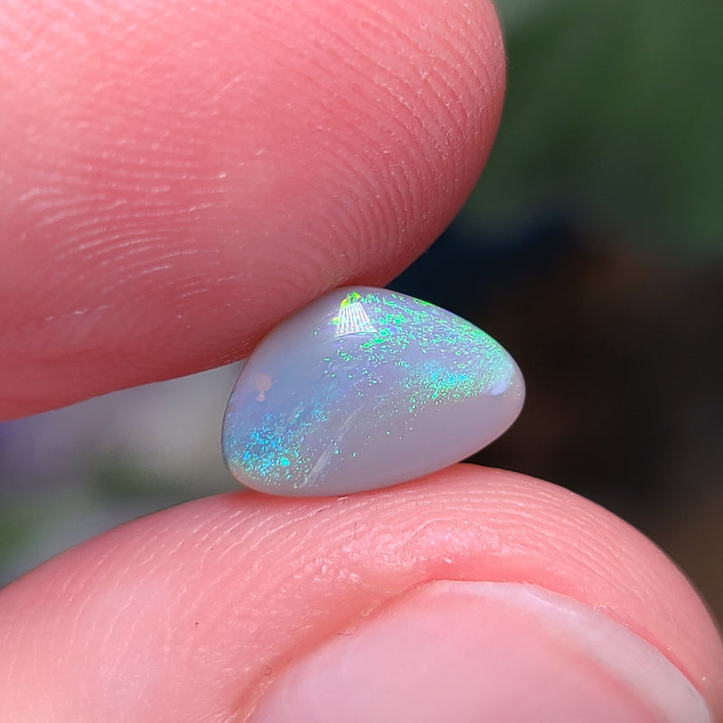 Green Dark Opal, 0.96ct from Lighting Ridge, AUS