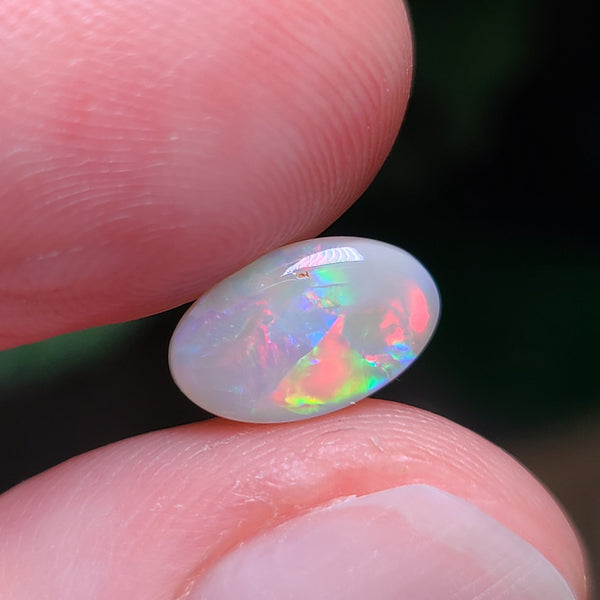 Colorful Dark Opal, 0.90ct from Lighting Ridge, AUS