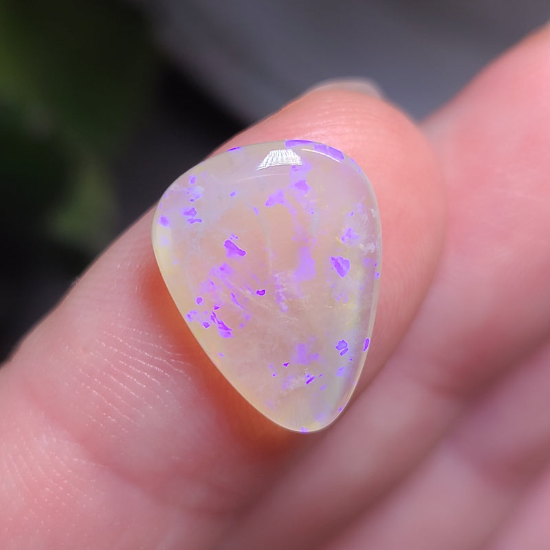 Purple Crystal Opal, 3.81ct from Lighting Ridge, AUS