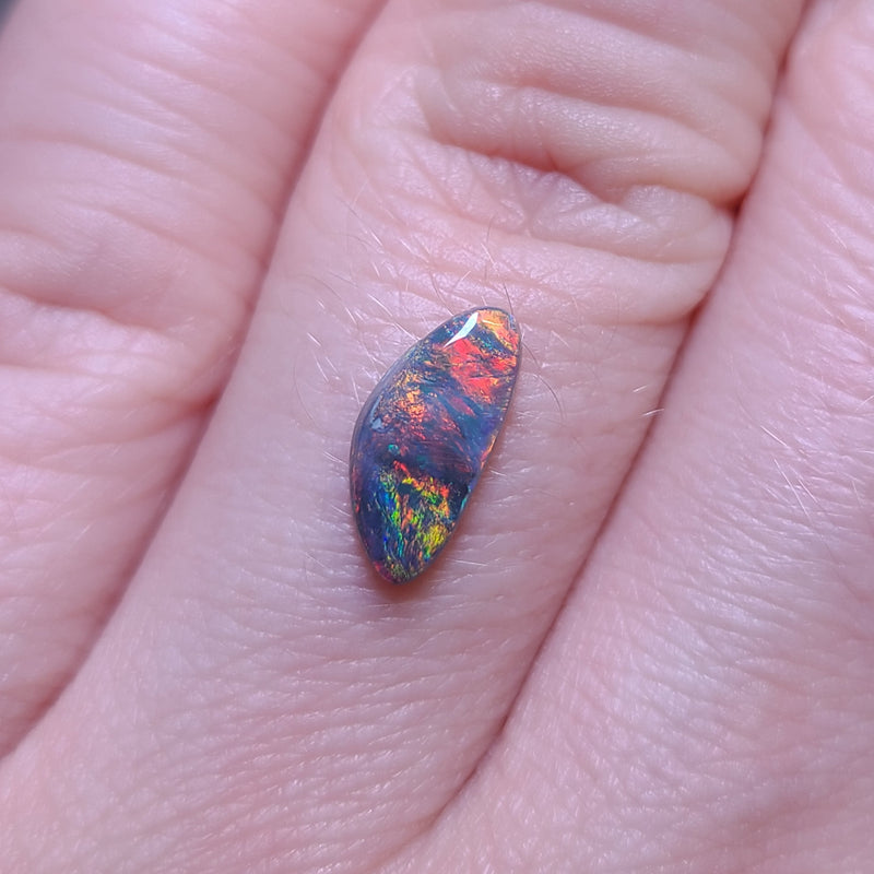 Colorful Black Opal, 0.68ct from Lightning Ridge, AUS