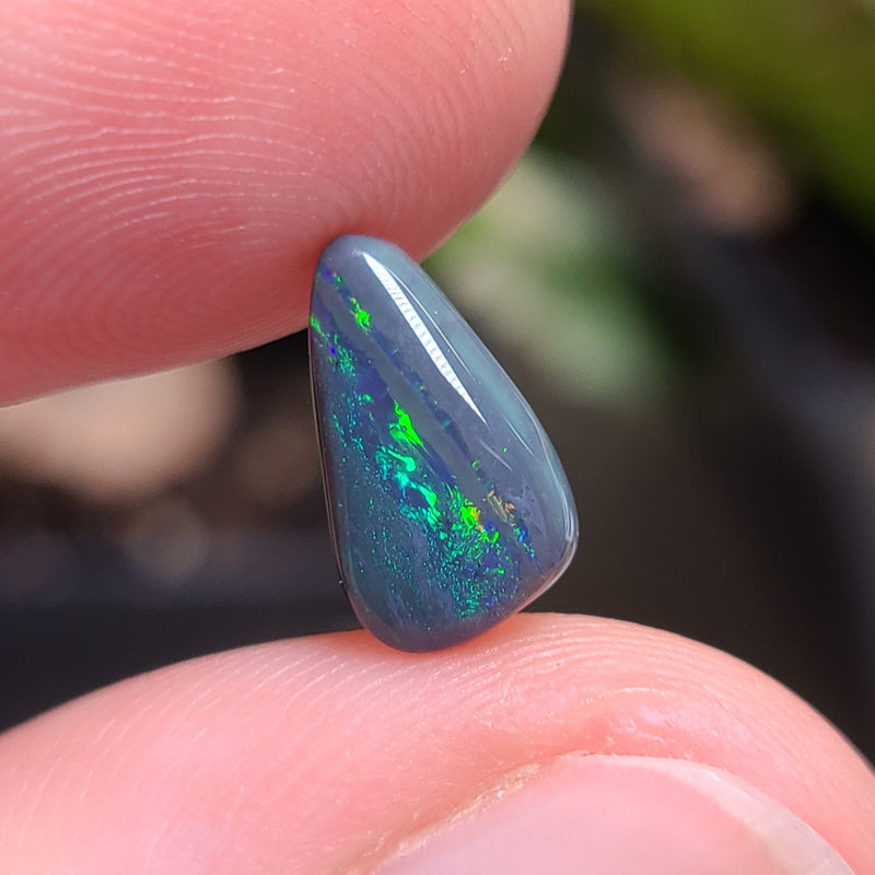 Black Opal with Bands, 1.18ct from Lighting Ridge, Australia